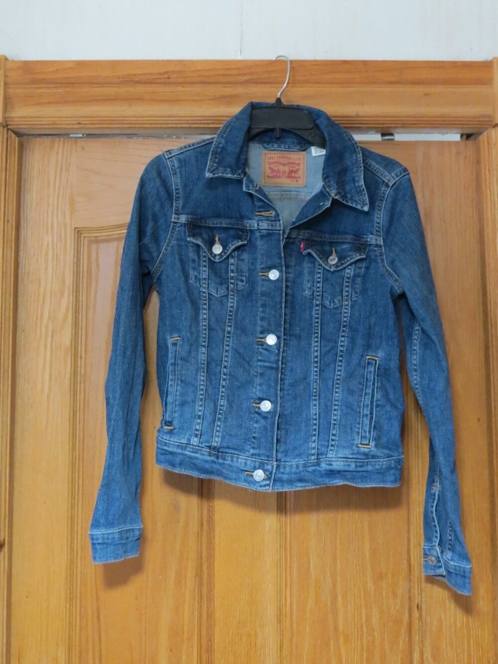 Women's Levi's jacket Medium